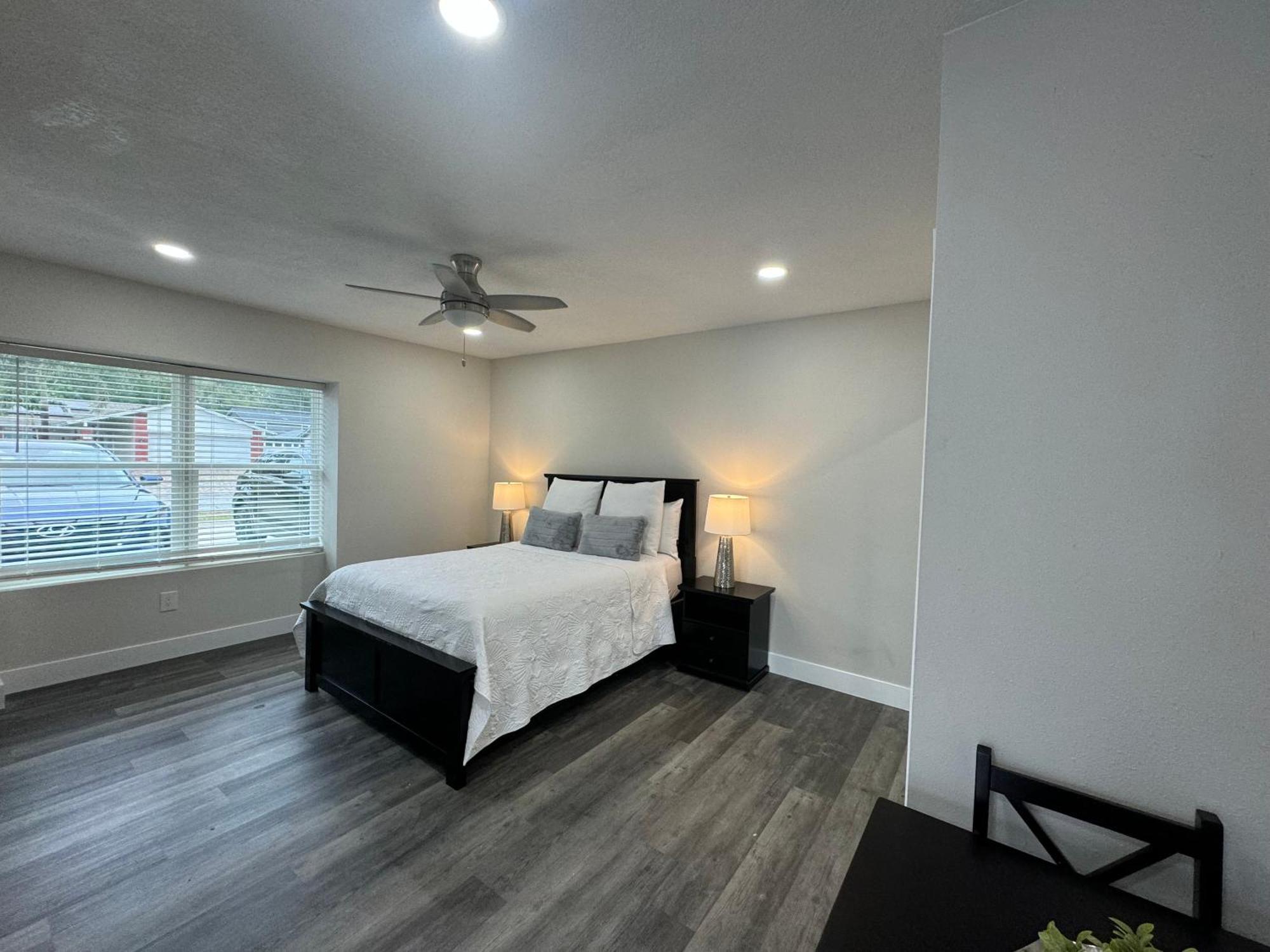 Deluxe Whit Laundry * Tampa